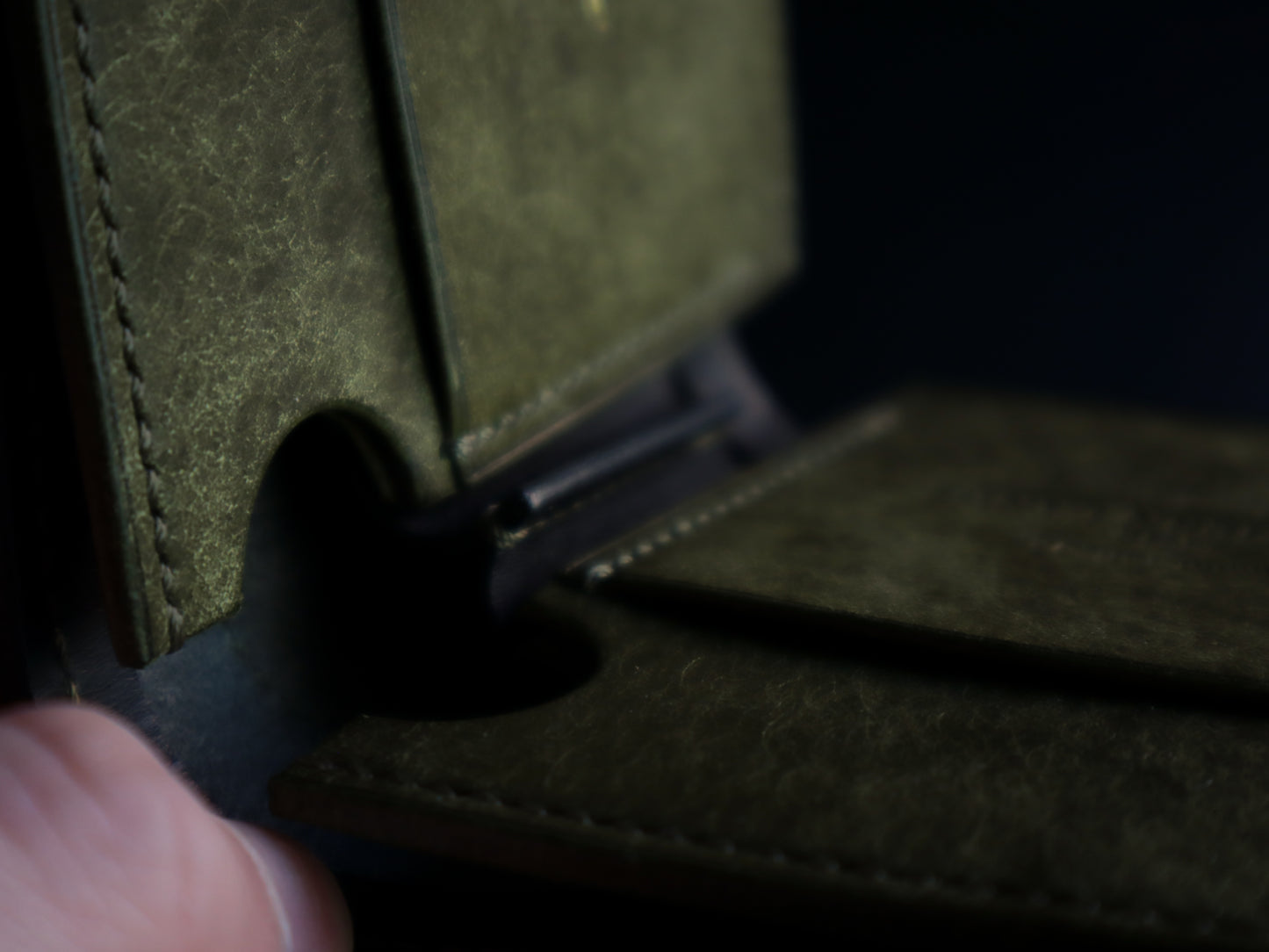 Japanese Bifold - Olive & Black Veg-Tan